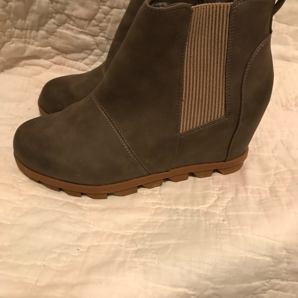 Brown ankle boots